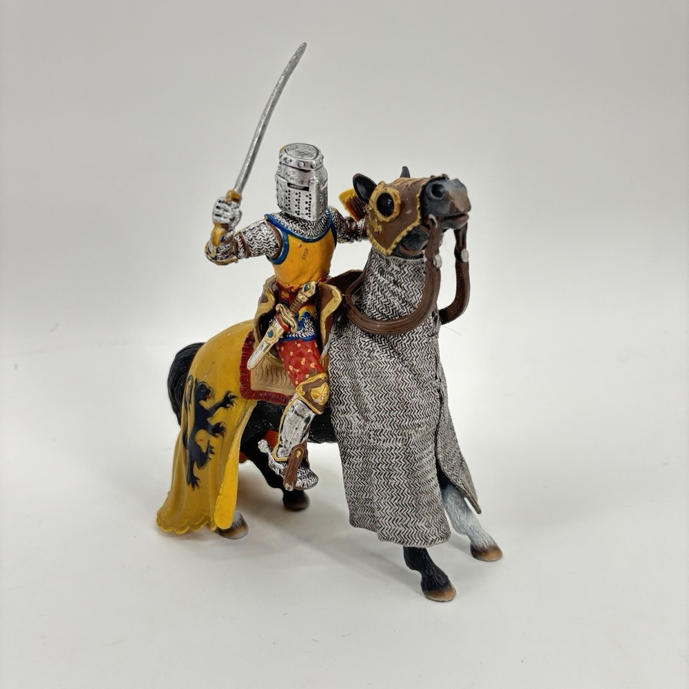 Schleich Horse & Knight w/ Shield and Sword Chainmail Yellow Lion Coat Of Arms